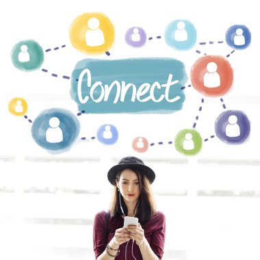 Genç kız holding akıllı telefon