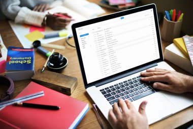 Laptop ile emekçilerin