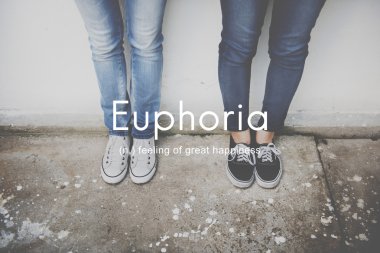 Kadının... duvara yakın