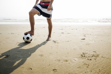 futbol oynayan adam 
