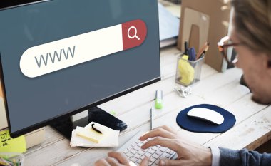 bilgisayarla çalışma iş adamı