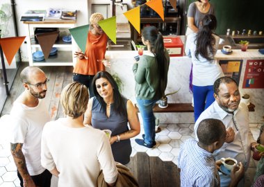 insanlar birbirleriyle etkileşim