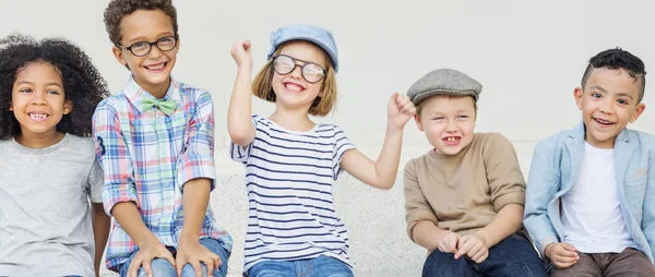 Çocuklar gülüyor ve eğlenin