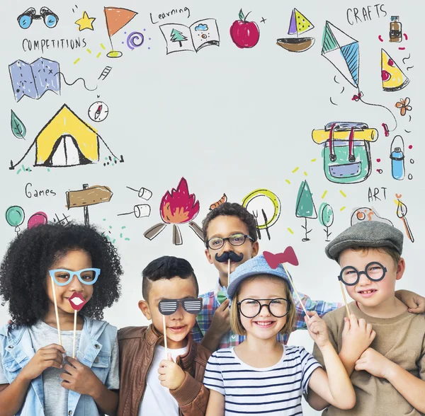 Kinderen lachen en plezier hebben — Stockfoto