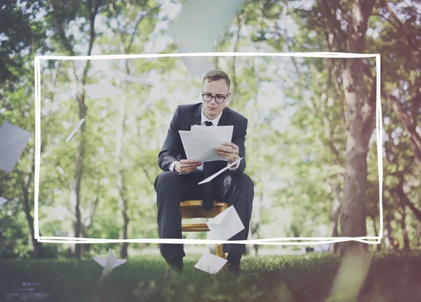 Businessman working outdoors — Stock Photo, Image
