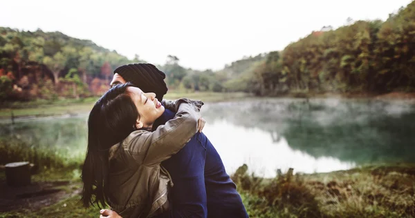 Beau couple ensemble — Photo