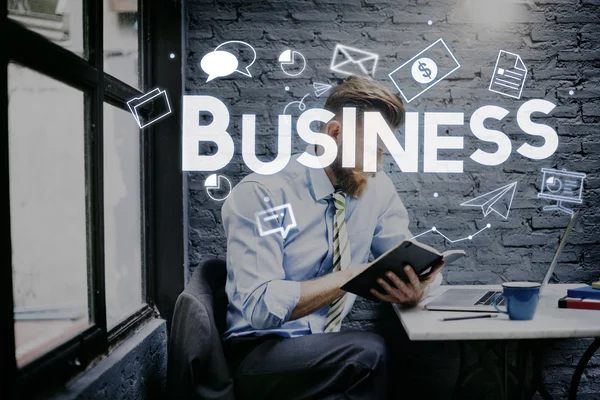 Ofiste çalışan iş adamı.