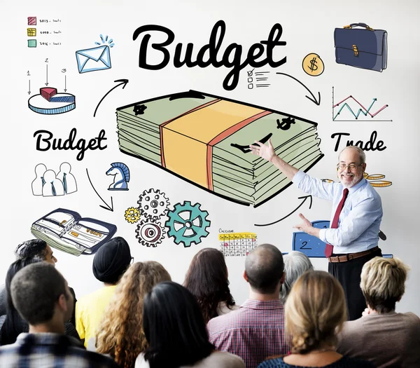 Människor på seminarium med budget — Stockfoto