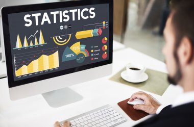 bilgisayarla çalışma iş adamı