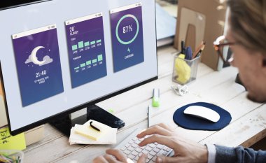 bilgisayarla çalışma iş adamı