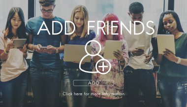 Dijital cihazlar kullanan öğrenciler 