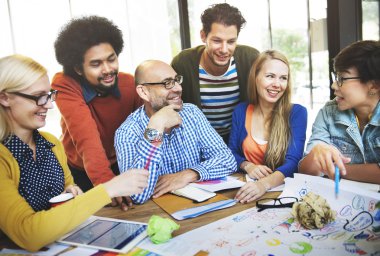 insanlar birlikte beyin fırtınası