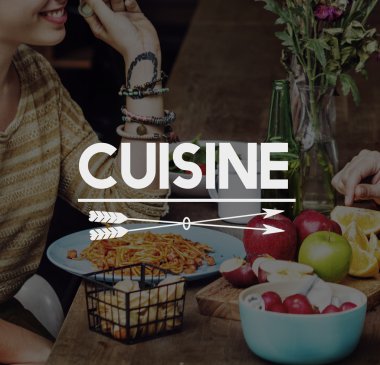 Çift birlikte yemek