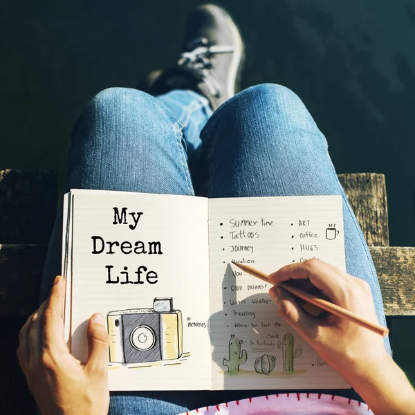 Girl writing in notebook — Stock Photo, Image