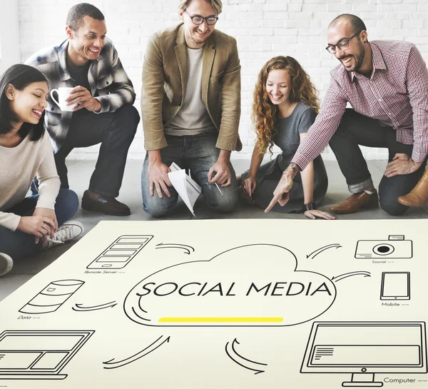 Designers working with social media — Stock Photo, Image