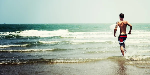 Spor Plajı'nda yapan erkek