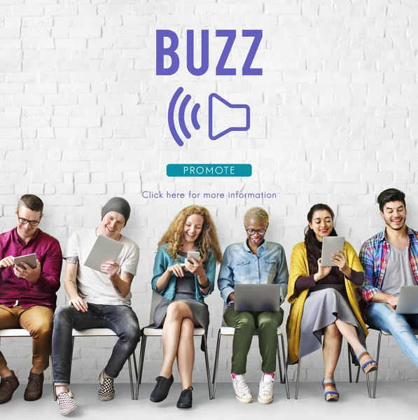 İnsanlar dijital araçları tarama  