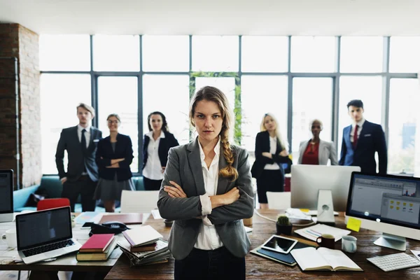 Ekip çalışması beyaz yakalı işçiler