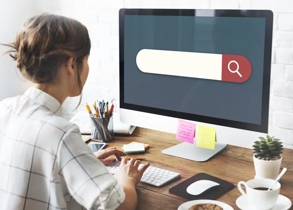 Woman working with computer — Stock Photo, Image