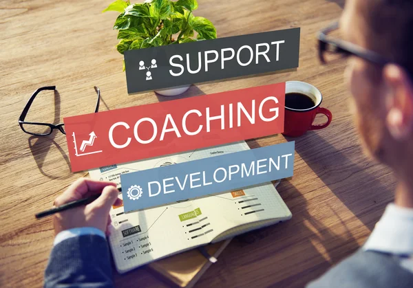 Man aan het werk met Coaching Concept — Stockfoto