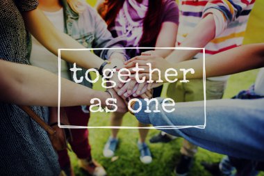 park adlı tokalaşırken takım