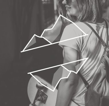 Kaykay arka plan üzerinde kadınla