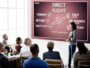 İş arkadaşları birlikte çalışıyor.