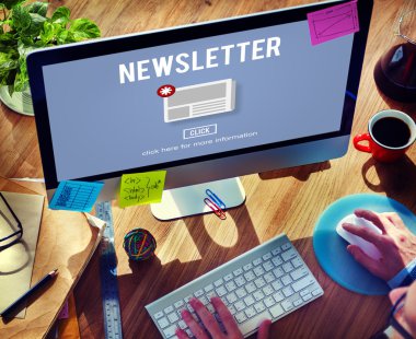 Bilgisayar kullanan adam 