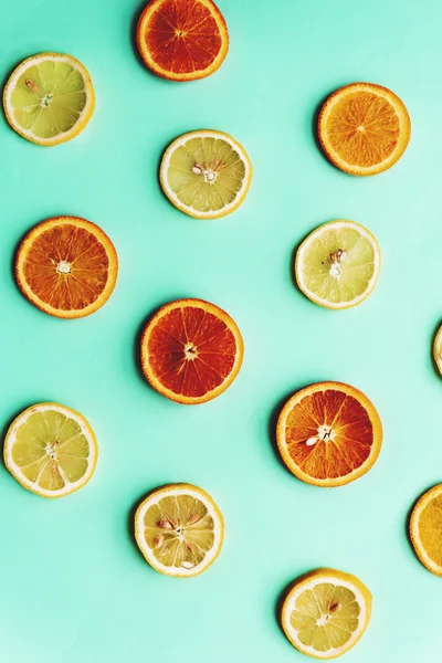 Mesa con frutas de colores —  Fotos de Stock