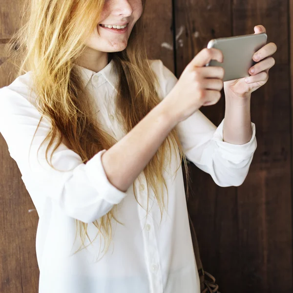 Woman Using Smart Phone — Stock Photo, Image