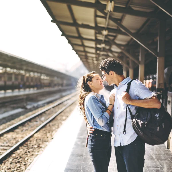 Couple se regardant l'un l'autre — Photo