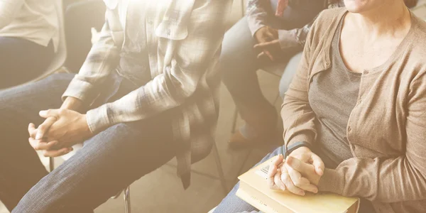 Diversidad de las personas en reunión — Foto de Stock