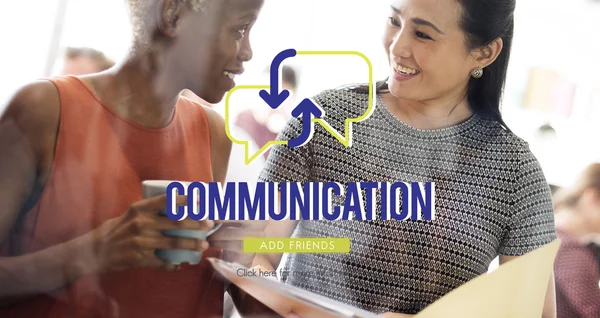 Affärskvinnorna talar och kommunikation — Stockfoto