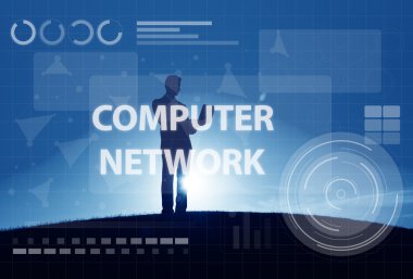 Tepede dizüstü kullanarak iş adamı