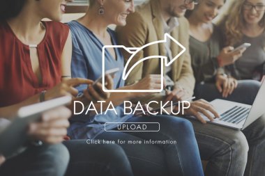 Dijital aygıtlar kullanan insanlar