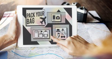 Tablet kullanan kadın  