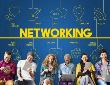 İnsanlar dijital araçları tarama  