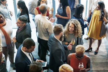 insanlar birbirleriyle etkileşim