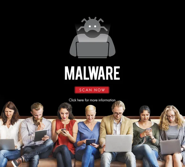 As pessoas sentam-se com dispositivos e malware — Fotografia de Stock