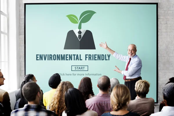 Pessoas no seminário com ambientalmente amigável — Fotografia de Stock