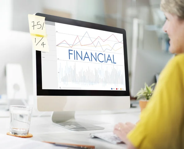 Woman with computer in office — Stock Photo, Image