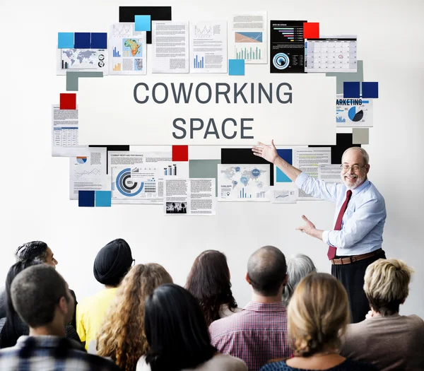 Oameni la seminar cu spațiu de coworking — Fotografie, imagine de stoc