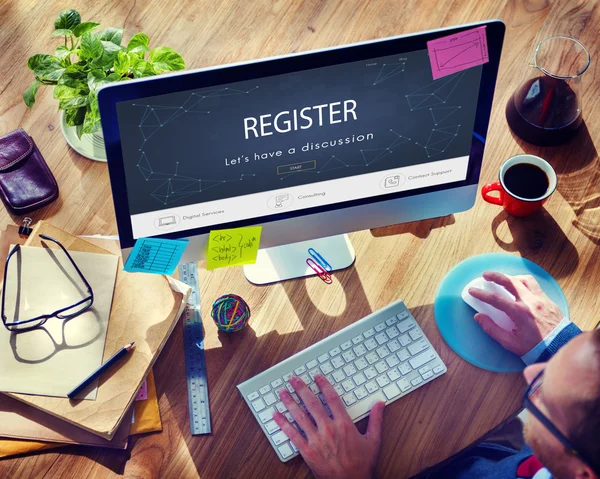 Man using computer — Stock Photo, Image