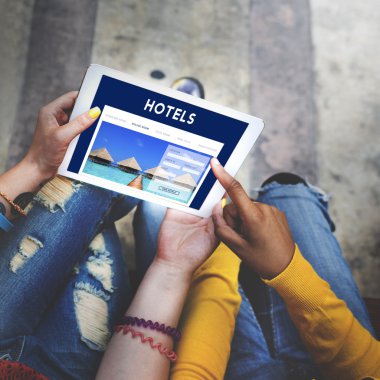 Arkadaşlar dijital tablet ile arama