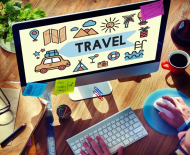 Bilgisayar kullanan adam