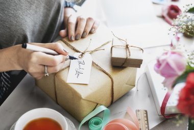 Teşekkür notu üzerinde Hediyelik