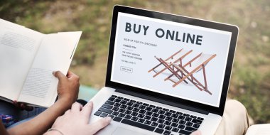 Arkadaşlar dijital tablet ile arama