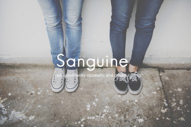 Kızlar duvara yakın daimi