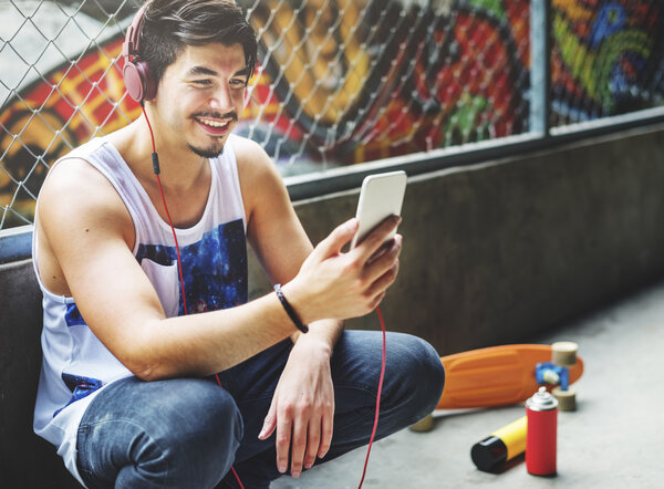 Skater browsing in smart phone