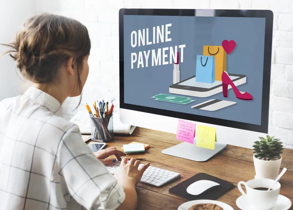 Woman working with computer — Stock Photo, Image